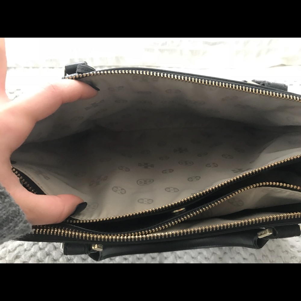 TORY BURCH ROBINSON LARGE TOTE 100% AUTHENTIC! - Picture 7 of 8